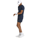 Wilson Everyday Performance T-Skjorte marineblå, på modell fra siden