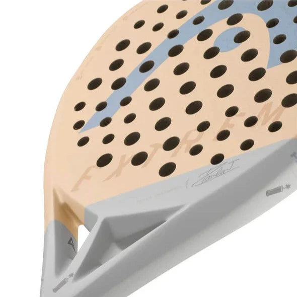 Head Extreme Motion Paula Josemaria